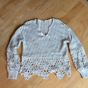 Gimmicks  Cream Boho Y2K whimsical festive crochet Open-Knit V-Neck Top Sz L